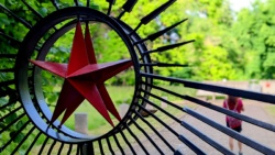 Tor zum russischen Ehrenfriedhof