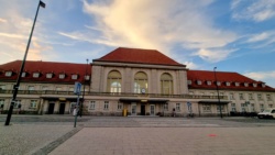Weimar Hauptbahnhof im Abendlicht