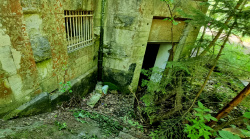 Kellerzugang, sehr marode