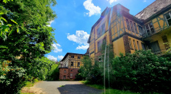 Auf dem Weg zur Bushaltestelle