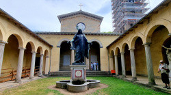 Jesus im Hof der Friedenskirche