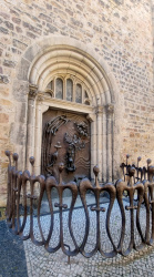 Tür zur Katredrale St. Sebastian