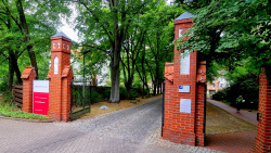 Eingang zur Rehaklinik Oberlin