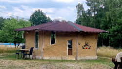 Lehmbau auf dem Paradiesplatz