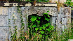 Letzte Spuren vergangenen Glanzes am Gut