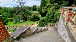 Die imposante Treppe zur Burg