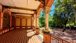 Liegeterrassen des Frauenpavillions