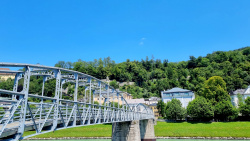 Fußgänggerbrücke Mozartsteg über die Salzach