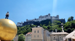 Die Mozartkugel und ihr Schöpfer am Fuße der Hohensalzburg
