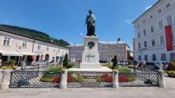 Mozartstatue auf dem Mozartplatz