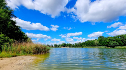 Schäfchenwolken am Beetzer See