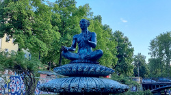 Kunst im Rosengarten