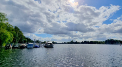 Blick von der Fähre nach Spandau